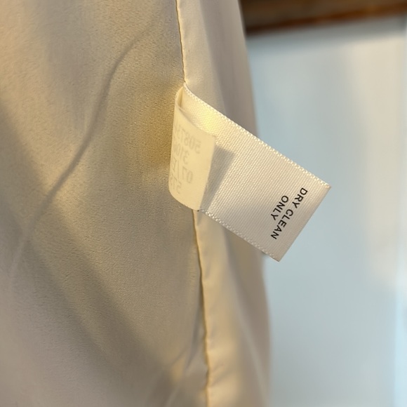 Two piece suit/dress by Banana Republic, size 8. Gently worn and clean. - Picture 10 of 11